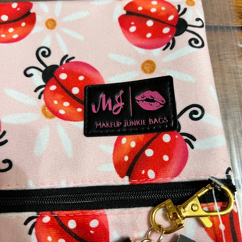 Makeup Junkie "Love Bug" Lady Bugs Large Bag Brand New with Tags - Picture 4 of 6